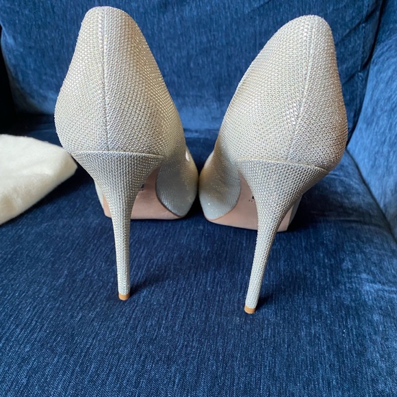 NWOT Badgley Mischka peep-toe Pumps - Picture 4 of 4